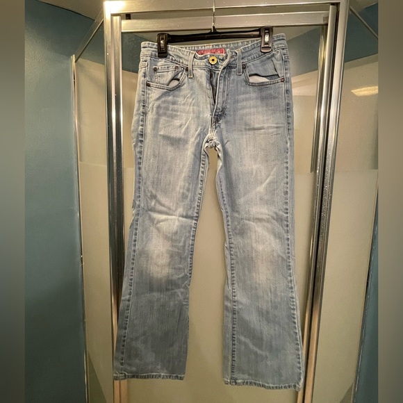 Y2K women’s Levi 519 light wash jeans pre-loved some wear on cuffs size 9M - Picture 2 of 3